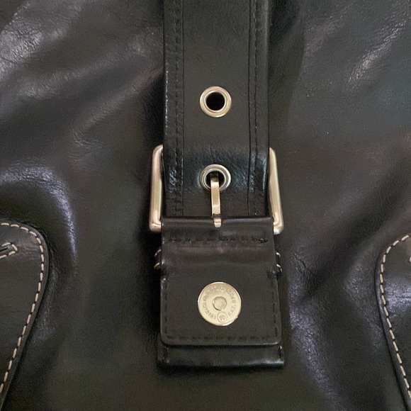 Gorgeous Leather Michael Kors Shoulder Bag - Picture 11 of 11